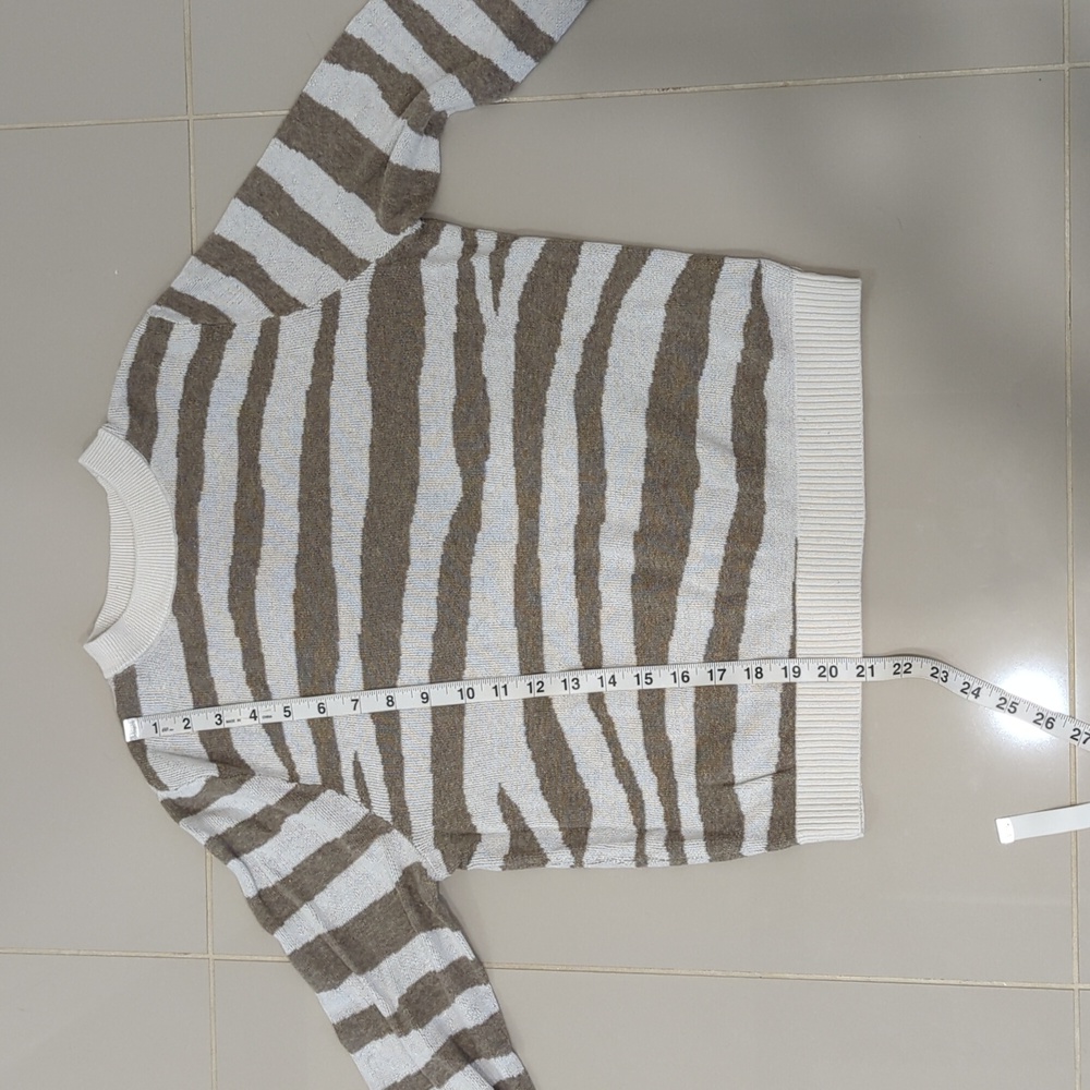 Neutral Sweater - Picture 6 of 7
